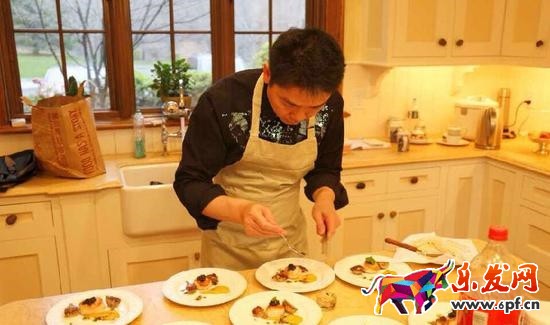 劉強東做飯